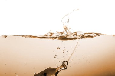 Arka planda hava kabarcıkları olan su veya su dalgası