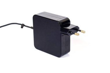 Beyaz üzerine uk bujili duvar şarjı adaptörü.