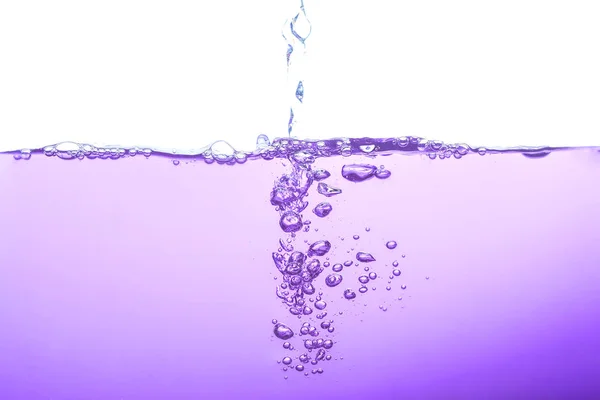 Percikan air atau gelombang air dengan gelembung udara di latar belakang — Stok Foto