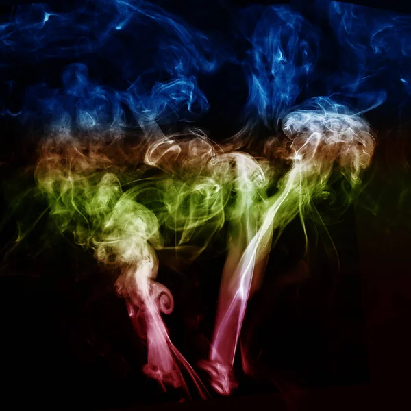 Efecto de humo blanco abstracto aislado sobre fondo negro . — Foto de Stock
