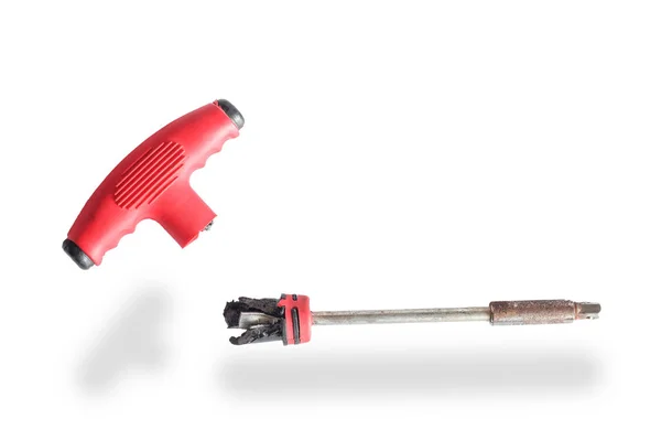 Ferramenta de hardware de chave de fenda vermelha quebrada no fundo branco . — Fotografia de Stock