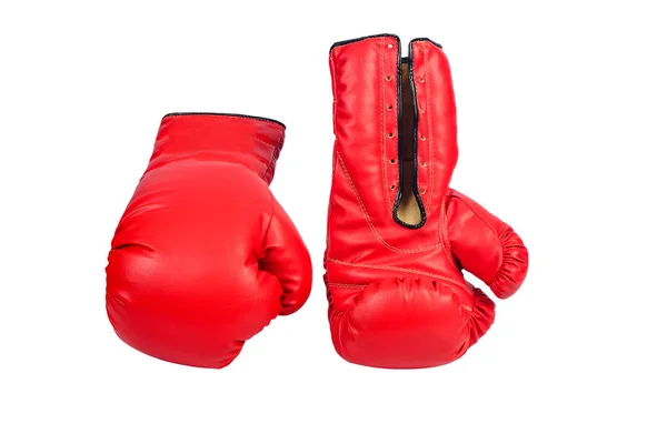 Par de luvas de boxe de couro vermelho ou luva isolada nas costas brancas — Fotografia de Stock