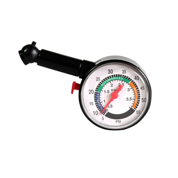 白い背景に車のタイヤの圧力測定のための圧力計 — ストック写真