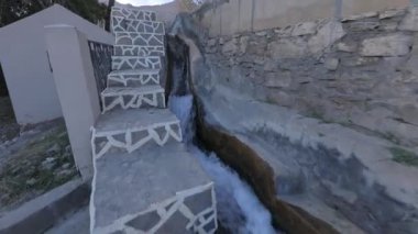 Eski bir Omani köyünde Aflaj Sulama Sistemi.