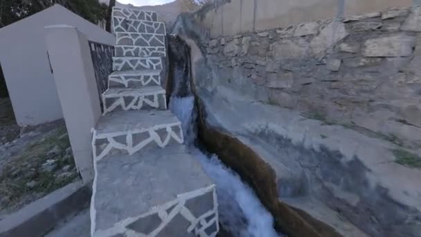 Aflaj Sistema de irrigação em uma antiga aldeia omani . — Vídeo de Stock