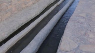 Eski bir Omani köyünde Aflaj Sulama Sistemi.