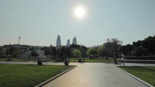 Panoramisch uitzicht op Baku - hoofdstad van Azerbeidzjan gelegen aan de kust van de Kaspische Zee. — Stockvideo