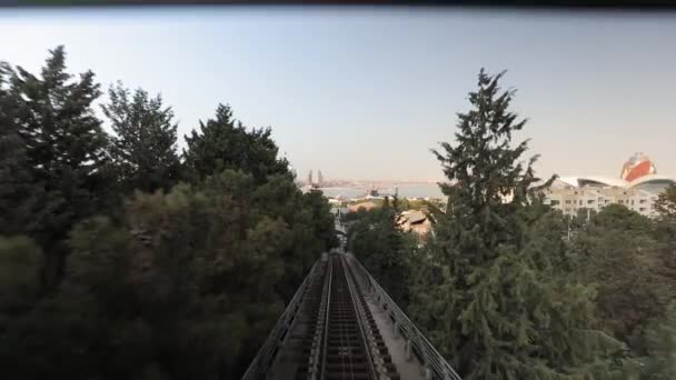 The passenger cable car to transport people in the highland Park city. — Stock Video