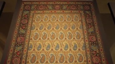 Azerbaycan Halı Müzesi. Sergide eski ve modern halılar yer alıyor..