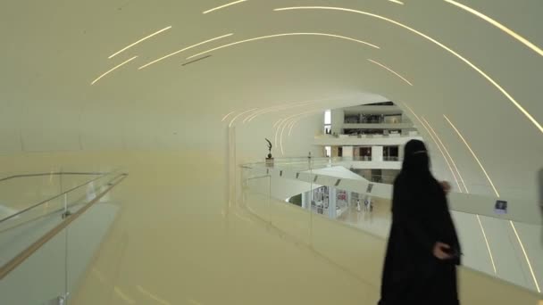 Interior del Centro Heydar Aliyev. Salón y pasillos futuristas . — Vídeos de Stock