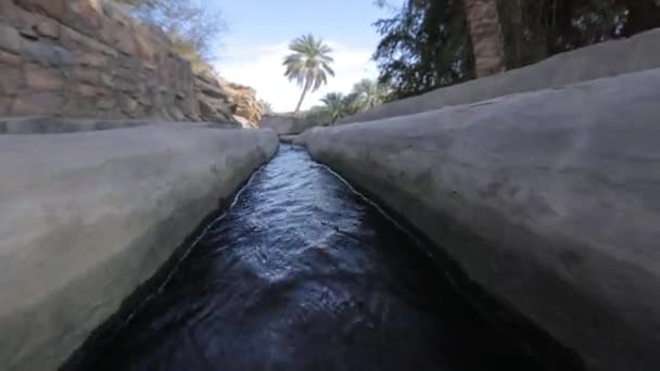 System nawadniania Aflaj w starej wiosce omani. — Wideo stockowe