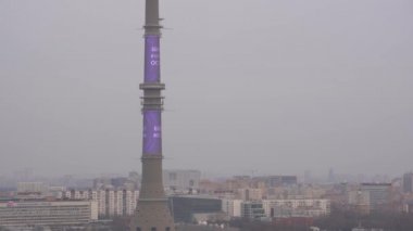 Moskova TV kulesi Coronavirus salgını sırasında karantina kampanyası yürütüyor..