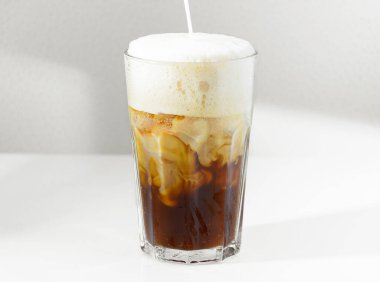 Sütlü soğuk kahve.