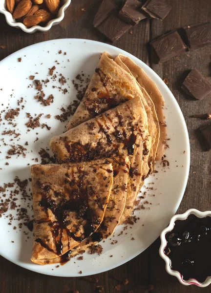 Pfannkuchen Mit Schokolade Und Soße — Stockfoto