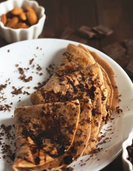 Pfannkuchen Mit Schokolade Und Soße — Stockfoto