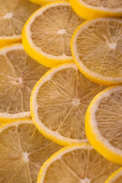 Dilimlenmiş limonlar yakın çekim görüntüsü 