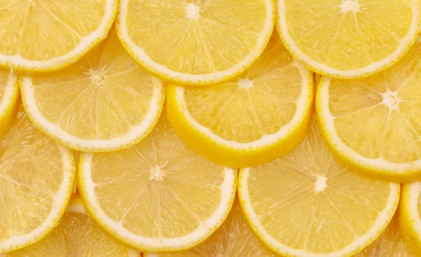 Dilimlenmiş limonlar yakın çekimde 