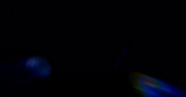 Siyah Arkaplanda Mavi Işık Sızıntısı. Üst üste koy. Geçiş