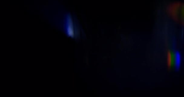 黑色背景上的蓝光泄漏 — 图库视频影像