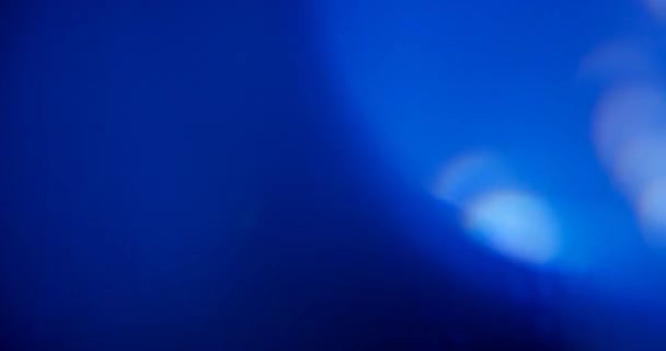Blaulicht Auf Schwarzem Hintergrund Überlagerung Übergang — Stockvideo