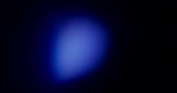 Синє Світло Витікає Чорному Тлі Накладання Перехід — стокове відео