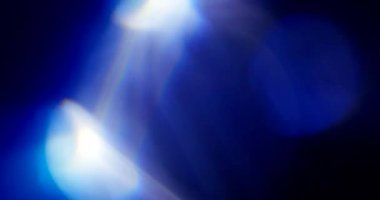 Siyah Arkaplanda Mavi Işık Sızıntısı. Üst üste koy. Geçiş