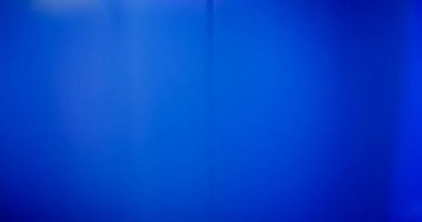 Siyah Arkaplanda Mavi Işık Sızıntısı. Üst üste koy. Geçiş