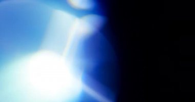 Siyah Arkaplanda Mavi Işık Sızıntısı. Üst üste koy. Geçiş