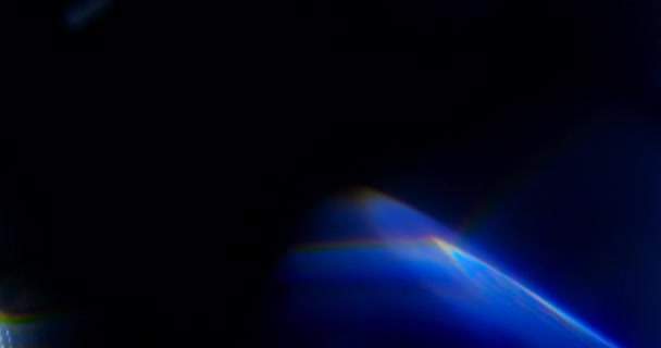 Fuites de lumière bleue sur fond noir. Superposition. Transition 