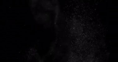 Kar Parçacıkları. Kara Arkaplan 'da toz. Üst üste