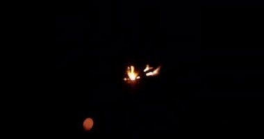 Kara Arkaplan 'a ateş edin. Üst üste