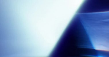 Kara Arkaplanda Soğuk Işık Sızıntısı. Üst üste koy. Dönüşüm. Video Renk Filtreleri