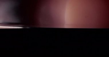 Amber Light Kara Arkaplanda Sızıntı Yapıyor. Üst üste koy. Dönüşüm. Video Renk Filtreleri
