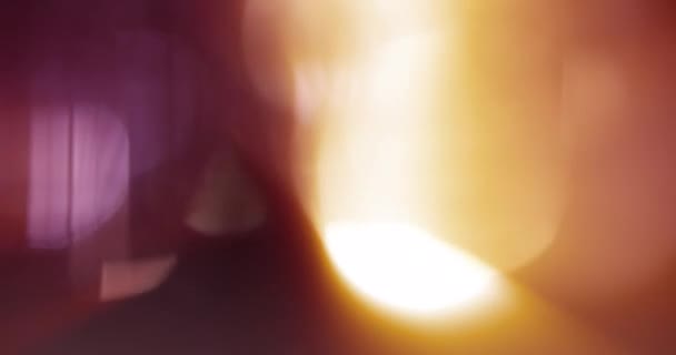 Fuites de lumière ambrée sur fond noir. Superposition. Transition. Filtres de couleur vidéo