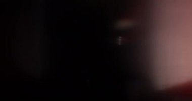 Amber Light Kara Arkaplanda Sızıntı Yapıyor. Üst üste koy. Dönüşüm. Video Renk Filtreleri