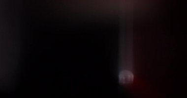 Amber Light Kara Arkaplanda Sızıntı Yapıyor. Üst üste koy. Dönüşüm. Video Renk Filtreleri