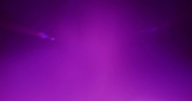 Siyah Arkaplanda Neon Light sızıntıları var. Üst üste koy. Dönüşüm. Video Renk Filtreleri