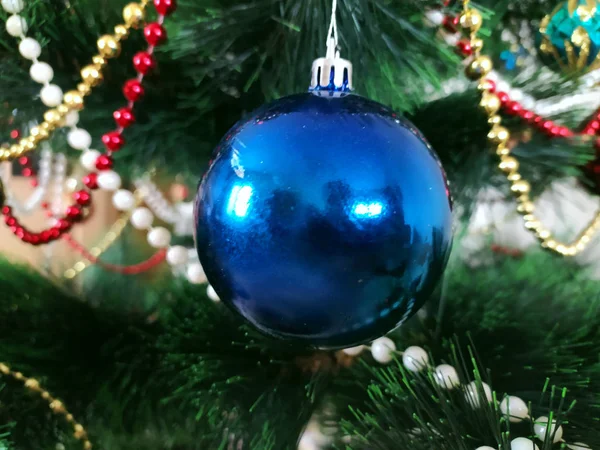 Blaue Kugel Für Den Weihnachtsbaum — Stockfoto