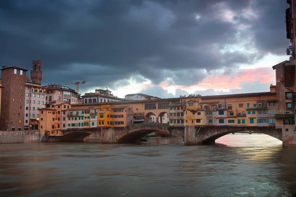Ponte Vecchio wieczorem — Zdjęcie stockowe