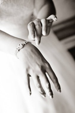 Gelinin el takı ile