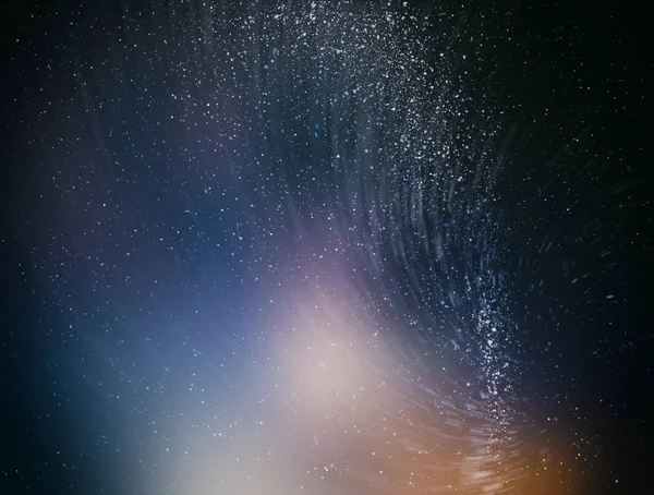 Зоряне небо ілюстрація, зірки та молочний шлях на кольорове нічне небо з скупченнями зірок — стокове фото