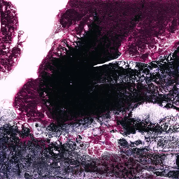 Жидкая акриловая краска, жидкие рисунки, абстрактный красочный фон с цветными окрашенными клетками, пятна. Синий и пурпурный цвета — стоковое фото