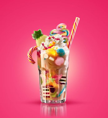 Canavar sallamak, izole ucube karamel sallamak. Renkli, şenlikli bir milkshake tatlılar ile kokteyl jöle. Renkli karamel milkshake dizi farklı childs tatlılar ve pembe camına davranır
