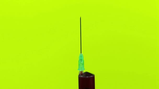 Red drops from the tip of a syringe needle — Stock Video