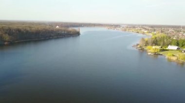 Hava bir göl yüzeyinde azalan