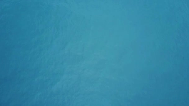 Fondo de agua de mar azul profundo — Vídeo de stock