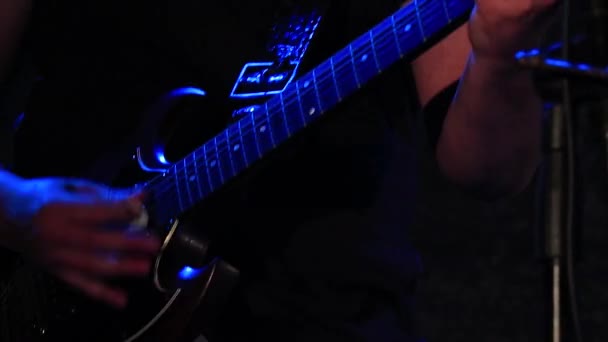 Gitarrist Spelar Elgitarr Slow Motion Gitarrists Liveuppträdande Scen Konsert — Stockvideo