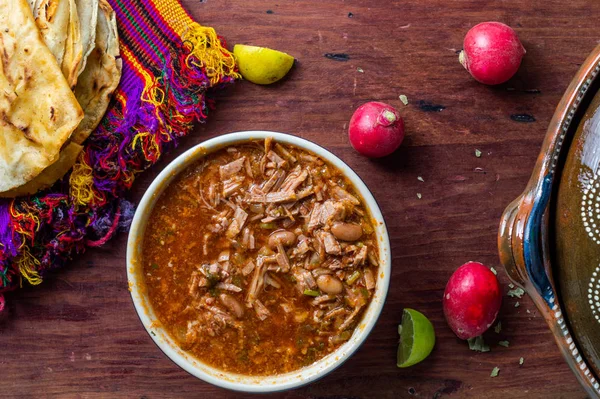 Auténtico estofado de birria mexicana, una comida tradicional del estado — Foto de Stock
