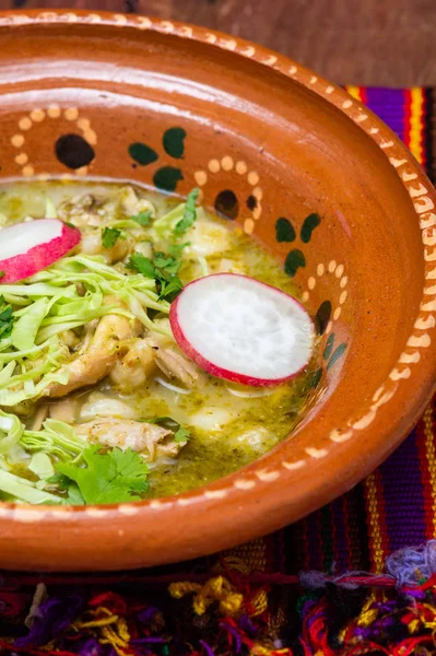 Pozole verde, cocina tradicional mexicana, guiso hominio — Foto de Stock