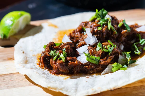 Estofado Mexicano de Carne Barbacoa, Comida Tradicional Mexicana —  Fotos de Stock